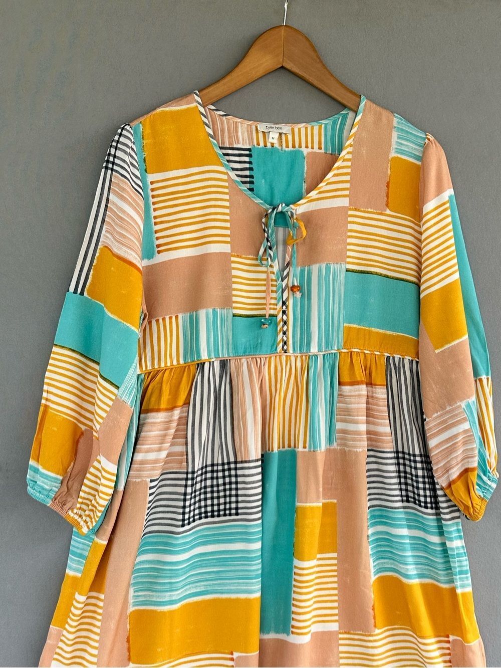 🎉5 for $45🎉 Tyler Boe tunic long top size M - Picture 3 of 9